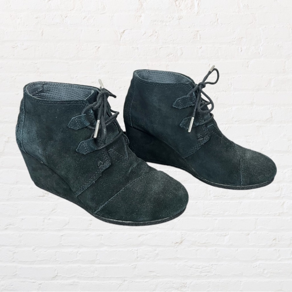 Tom’s Kala Black Faux Suede Wedge Booties, Size 8